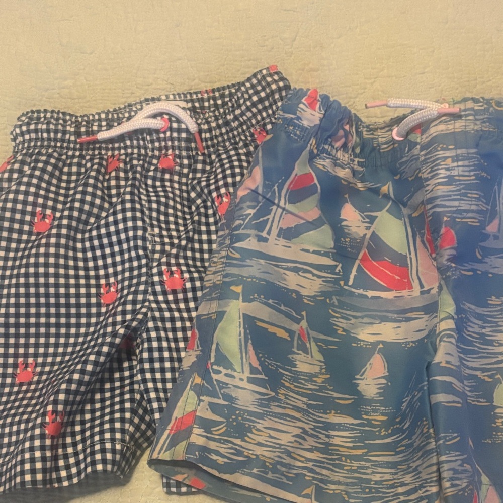 Crown & Ivy Kids Navy Gingham Crab and Blue Sailboat Swim Trunks
